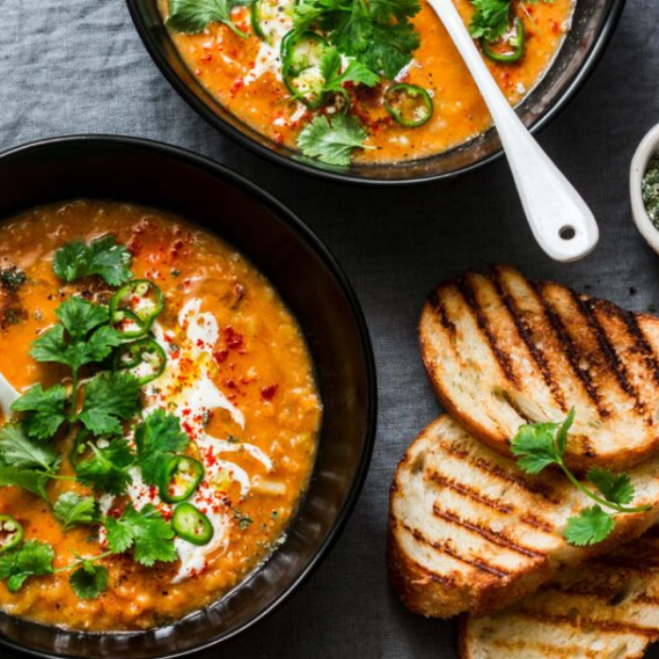 Looking for a healthy vegan curry recipe packed full of delicious flavour? This creamy lentil curry is the perfect winter warmer, featuring Shemin’s Curry Paste.