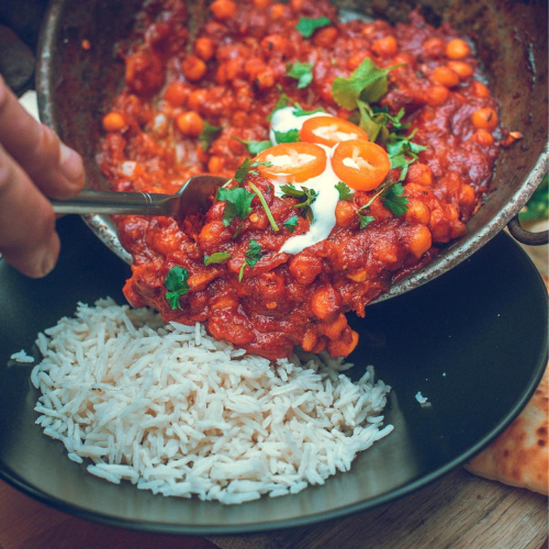 Originating from the heart of Northern India, this Chickpea Makhani Curry features a rich and creamy tomato curry that is abundant with flavour.