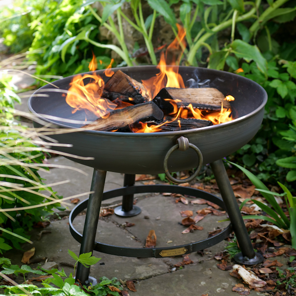 Classic-Fire-Pit-Lit-in-Garden-Lifestyle-Firepits-UK-WEB-Lo-Res (1)