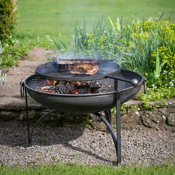 Plain-Jane-Fire-Pit-with-Swing-Arm-BBQ-Rack-Lifestyle-Firepits-UK-WEB-Lo-Res